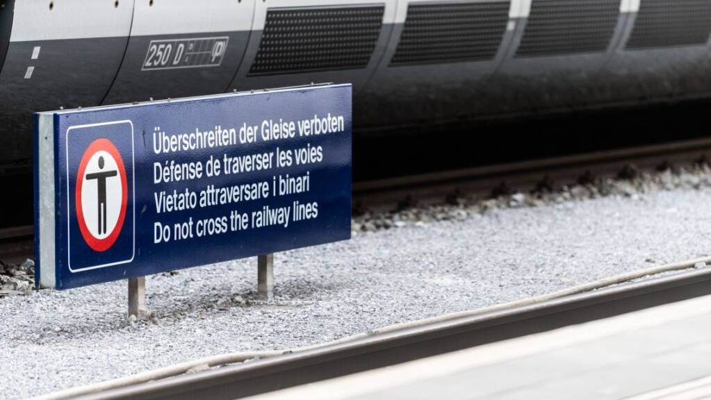 Sprachenvielfalt am Bahnhof Chur: Selbst im Heimatkanton der Rätoromanen fungiert Englisch als vierte Landessprache.