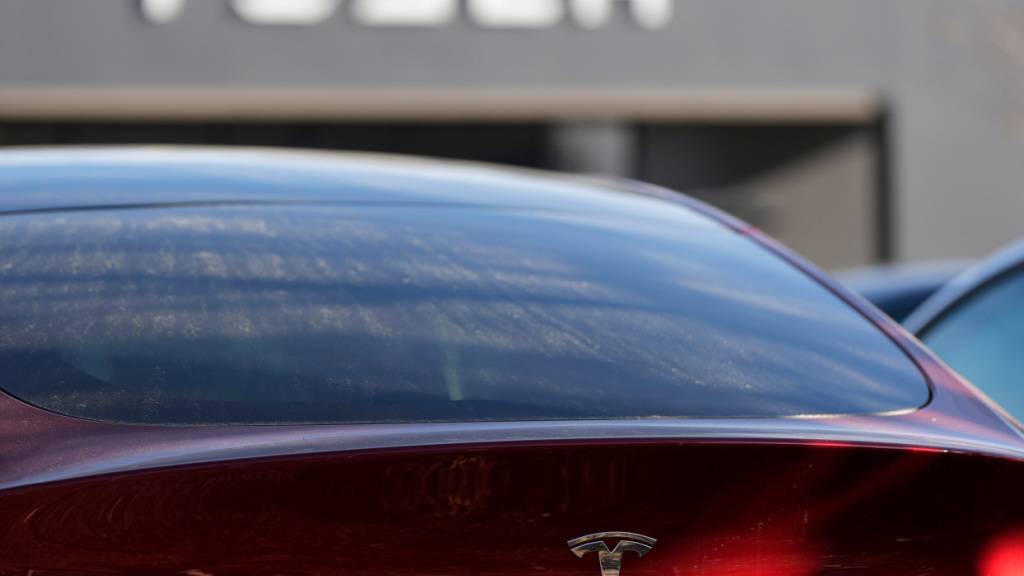 Tesla hat erstmals ein Jahr mit einem Umsatzrückgang abgeschlossen. (Archivbild)