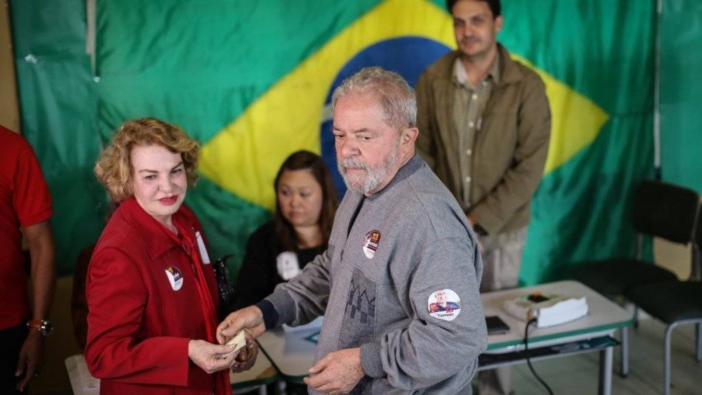 Brasiliens früherer Präsident Lula kommt weiter unter Druck: Die Justiz ermittelt jetzt auch, ob er im Zusammenhang mit dem Petrobras-Skandal Mitglied einer kriminellen Vereinigung war. (Archivbild)
