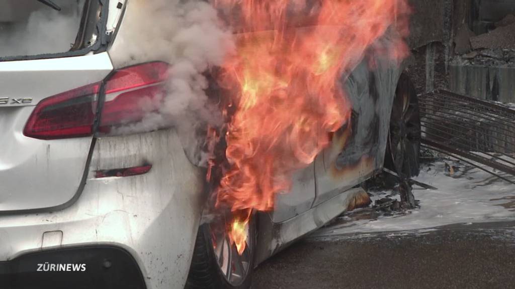 Brand in Neuhausen SH: Hybridauto bei Firma Trybol in Brand