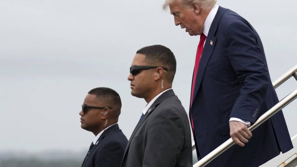 „Ich denke, beide Seiten wollen Fairness“ - sagt der US-Präsident zum Auftakt seines Treffens mit der Kommissionspräsidentin. (Archivbild)