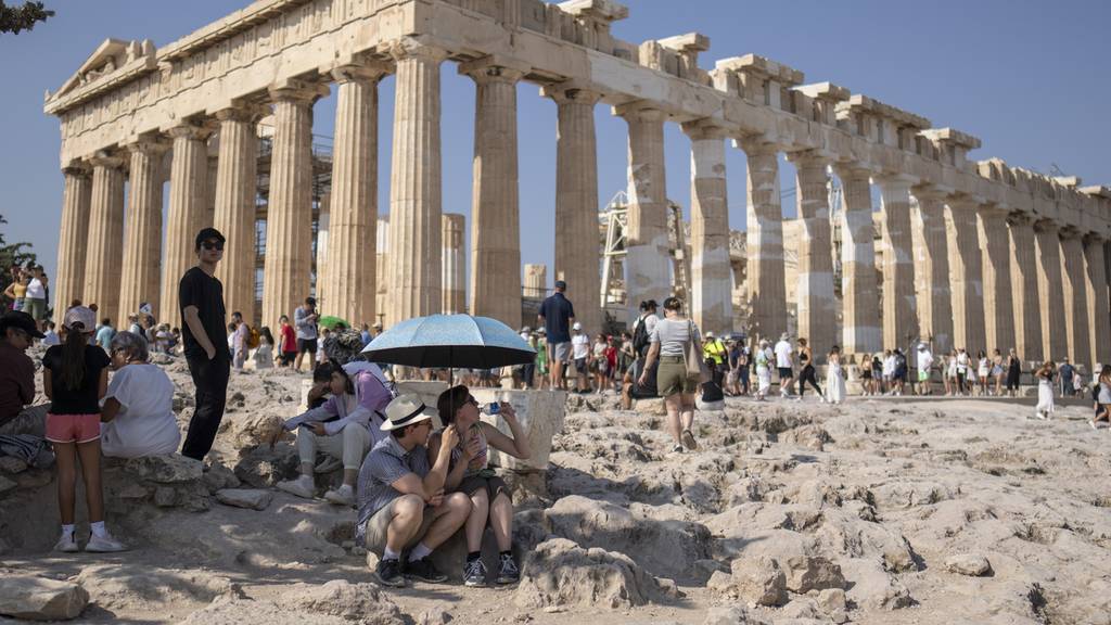 Akropolis in Athen im Sommer