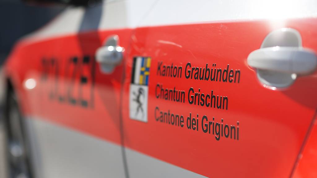 Eine 27-jährige Frau ist in Arosa bei einem Sturz vom Balkon ums Leben gekommen. (Symbolbild)