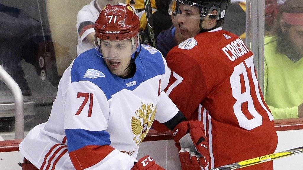 Jewgeni Malkin (links) trifft am World Cup in Toronto im Halbfinal mit Russland auf seinen Pittsburgher Teamkollegen Sidney Crosby (Kanada/rechts)