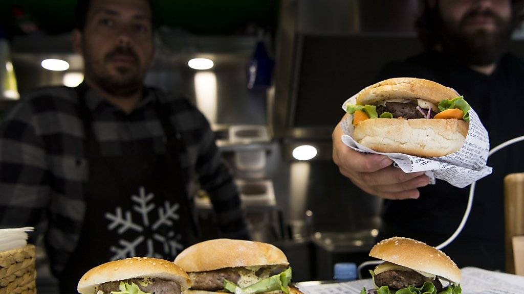 Der Hamburger ist in Frankreich immer beliebter. (Archiv)