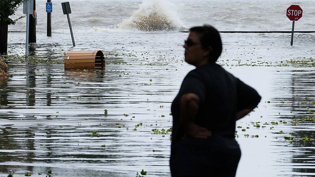 Tropensturm «Barry» traf am Samstag im Süden der USA auf Land. Er brachte grosse Wassermassen mit sich.
