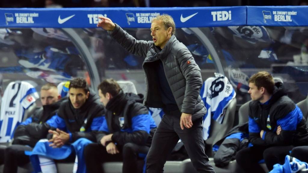 Selbst bei Hertha-Coach Jürgen Klinsmann ist das Lächeln unterdessen verschwunden.