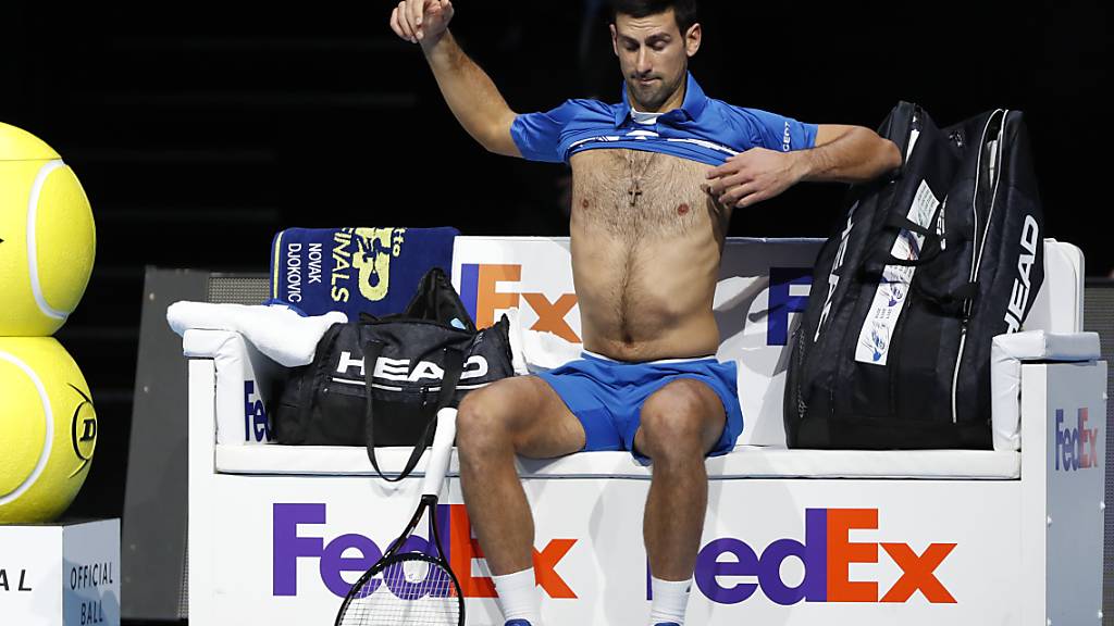 Ins Schwitzen gekommen, aber sicher in den Halbfinal eingezogen: Novak Djokovic
