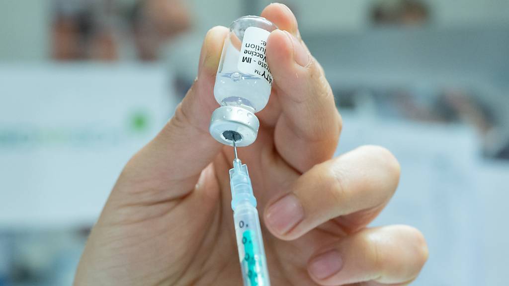 ARCHIV - Israel will zunächst nur Menschen mit Immunschwäche eine vierte Dosis des Corona-Impfstoffs geben. Foto: Bernd Weißbrod/dpa