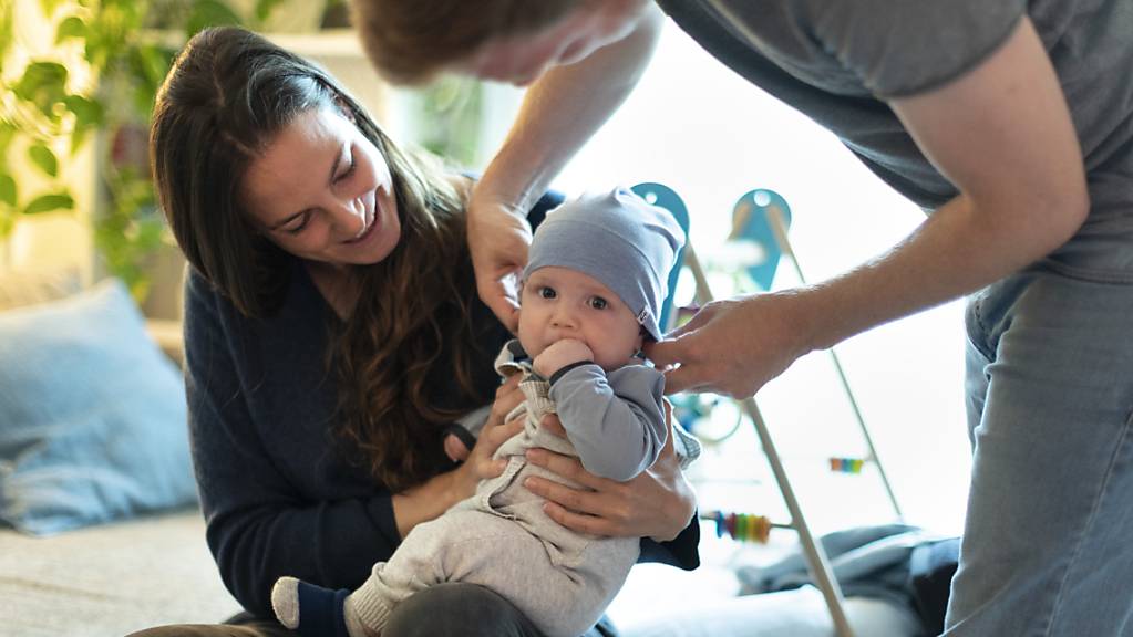 Das Tessiner Parlament hat am Montag einer zusätzlichen zweiwöchigen Elternzeit zugestimmt.
