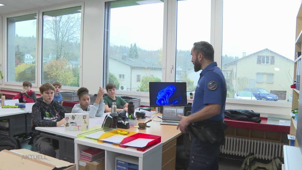 Präventiv: Die Polizei besucht Schulen, um Halloween-Vandalismus möglichst zu verhindern