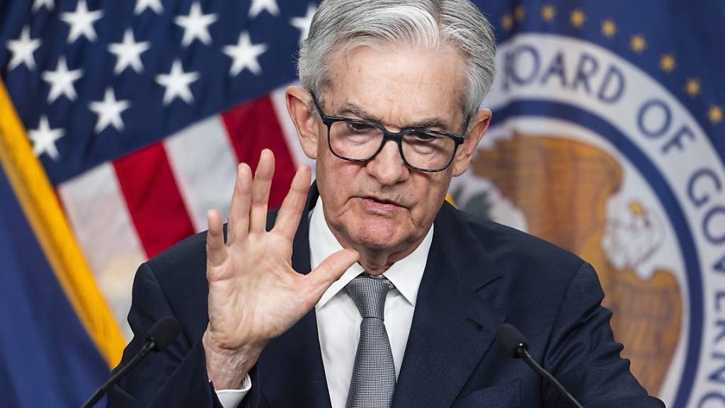 Die US-Notenbank Federal Reserve (Fed) steht nach Auffassung von Analysten vor einer weiteren Zinspause. Die Notenbank der grössten Volkswirtschaft der Welt wird am Mittwoch (20.00 Uhr MEZ) ihre Entscheidung zum weiteren Kurs der Geldpolitik bekanntgeben. Im Bild Fed-Chef Jerome Powell. (Archivbild)