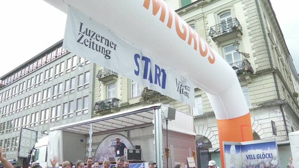 Das Ehepaar Burri aus Hergiswil geht mit sechs Kindern an den Luzerner Stadtlauf