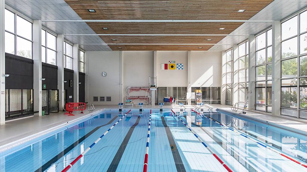 Die Sport- und Freizeitanlage Weyermannshaus befindet sich in einem schlechten Zustand. Sie soll deshalb ein neues Hallenbad und eine neue Eishalle erhalten. (Archivbild)