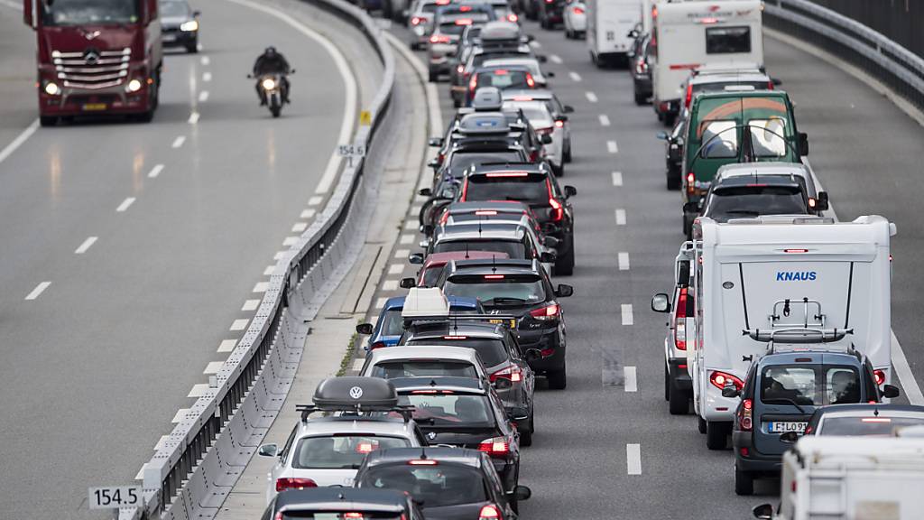 Verkehr staut sich auf zehn Kilometern vor Gotthard-Nordportal