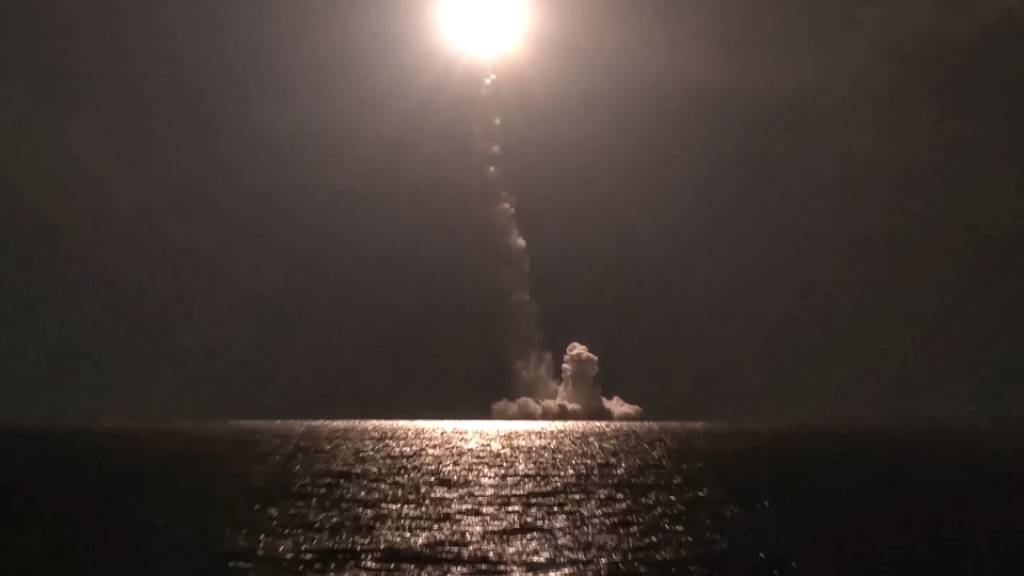 HANDOUT - Das russische Verteidigungsministerium hat nach eigenen Angaben erfolgreich eine mit Atomsprengköpfen bestückbare Interkontinentalrakete getestet. Foto: Russian Defense Ministry Press Service/AP/dpa - ACHTUNG: Nur zur redaktionellen Verwendung und nur mit vollständiger Nennung des vorstehenden Credits