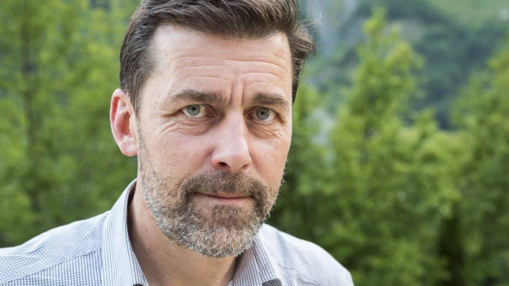 Peter Stamm darf auf den Deutschen Buchpreis 2016 hoffen: Der Schweizer Schriftsteller hat es mit seinem Roman «Weit über das Land» auf die Longlist geschafft. (Archivbild)