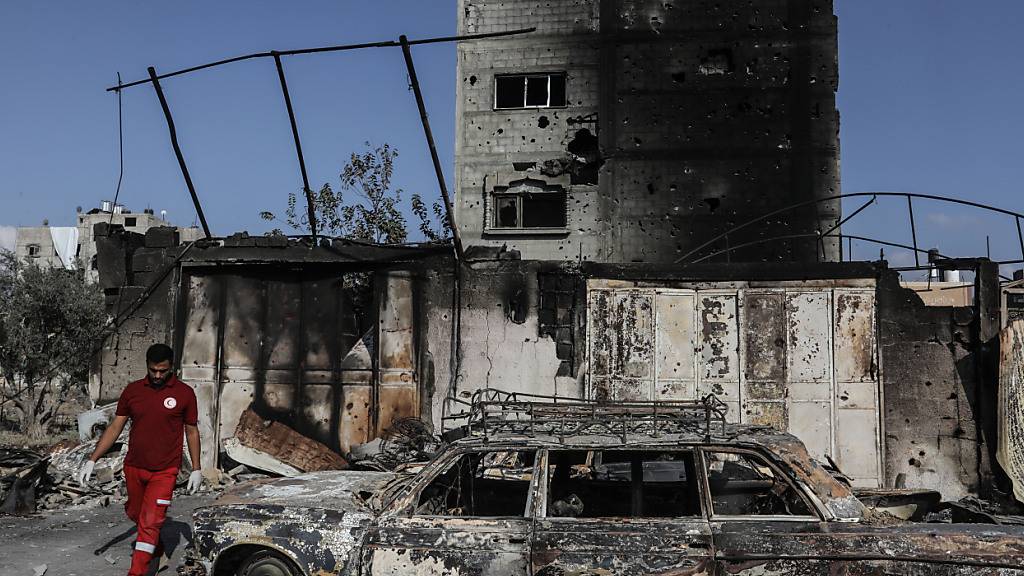 Ein palästinensischer Sanitäter in Chan Junis. Foto: Abed Rahim Khatib/dpa