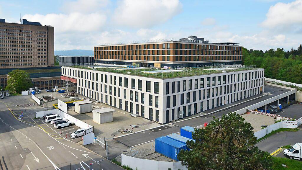 Der Neubau des Kantonsspitals Baden (KSB) soll im Herbst 2024 in Betrieb gehen. Er kostet voraussichtlich bis zu 585 Millionen Franken. (Archivbild)