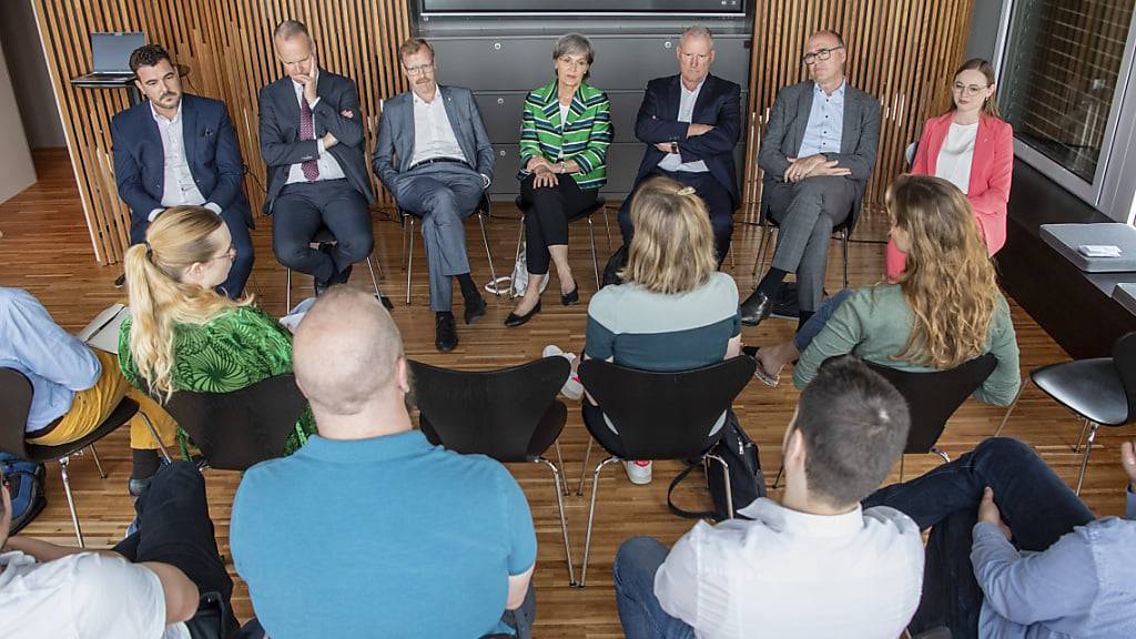 Der Zuger Gesamtregierungsrat, hier an einem Medienlunch im letzten Sommer, hat sich nicht strafbar gemacht. (Archivaufnahme)