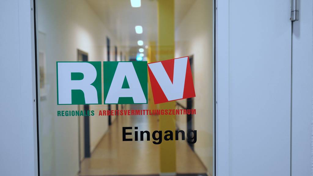 Haben momentan weniger Arbeit als auch schon: Die regionalen Arbeitvermittlungszentren RAV. (Symbolbild)
