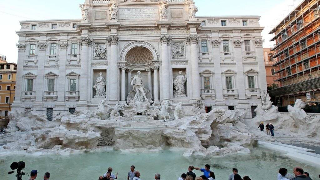 Berühmtes Wahrzeichen Roms: der restaurierte Trevi-Brunnen