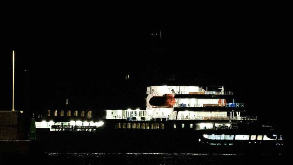 Von Virusausbruch betroffenes Schiff in Teneriffa angekommen