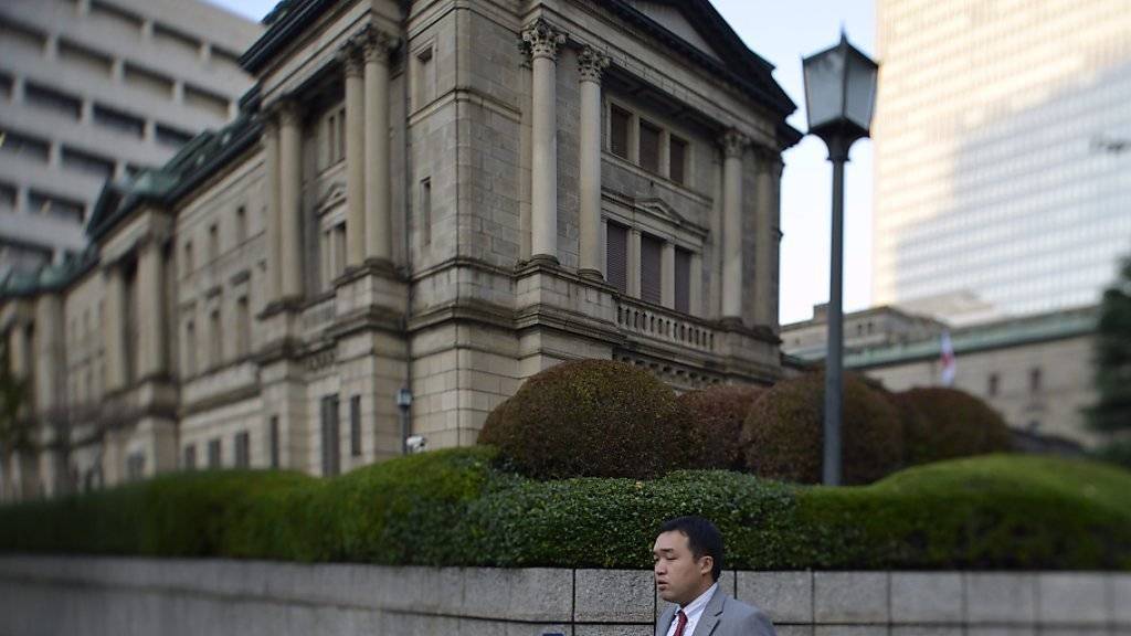 Die japanische Zentralbank - im Bild ihr Hauptsitz in Tokio - hält an ihrer Politik der offenen Geldschleusen fest. (Archivbild)