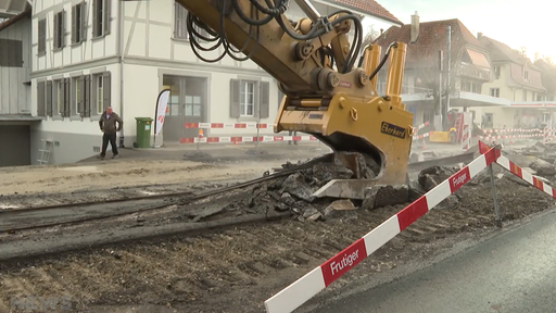 Auf Thunstrasse: Bagger entfernt 800 Tonnen Tramgleise