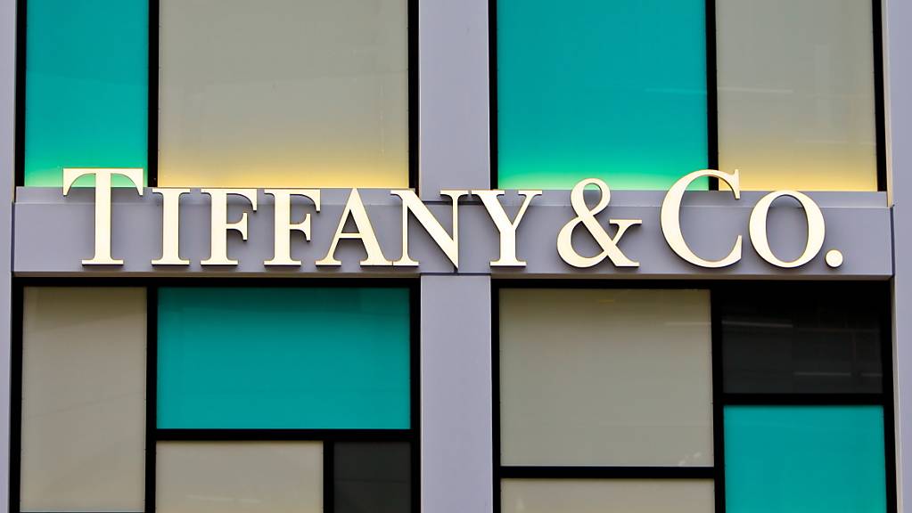 Der französische Luxuskonzern LVMH hat Insidern zufolge sein Gebot für die Übernahme des US-Edel-Juweliers Tiffany erhöht. (Archivbild)