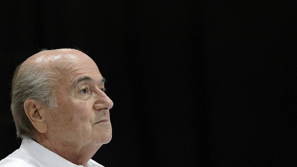 Ein nachdenklicher Sepp Blatter spricht im TV über seinen Spital-Aufenthalt