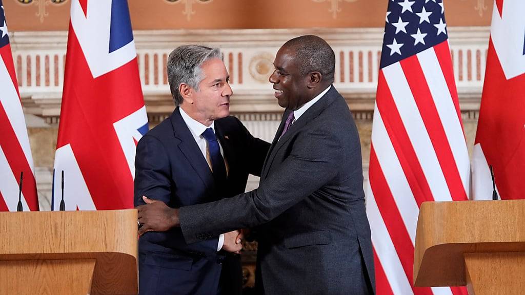 US-Außenminister Antony Blinken (l) und der britische Außenminister David Lammy in London. Foto: Mark Schiefelbein/AP Pool/AP/dpa