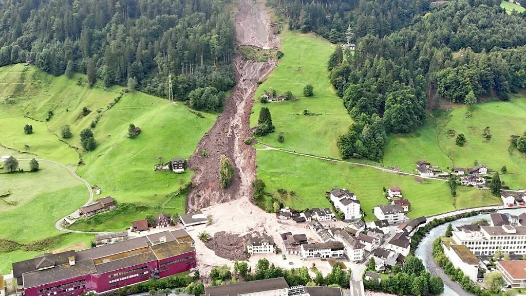 Mit dem Geld aus dem kantonalen Sozialfonds kann die Gemeinde Glarus Süd finanzielle Soforthilfe leisten für die Betroffenen des Erdrutsches in Schwanden. (Archivbild)