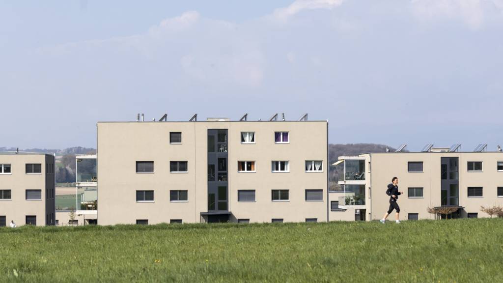 Die anhaltende Nachfrage nach Eigentumswohnungen lässt die Preise weiter steigen. (Archivbild)