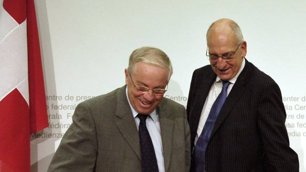 Bundesrat Pascal Couchepin (rechts) musste Christoph Blocher in der Landesregierung nicht «zähmen». (Archivbild)