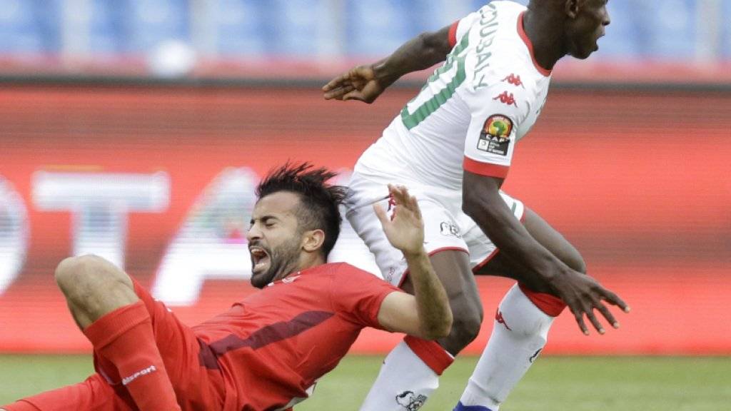 Hatte im Viertelfinal gegen Tunesien die Nase vorn: Burkina Faso mit Yacouba Coulibaly (rechts, im Duell mit Taha Yassine Khenissi)