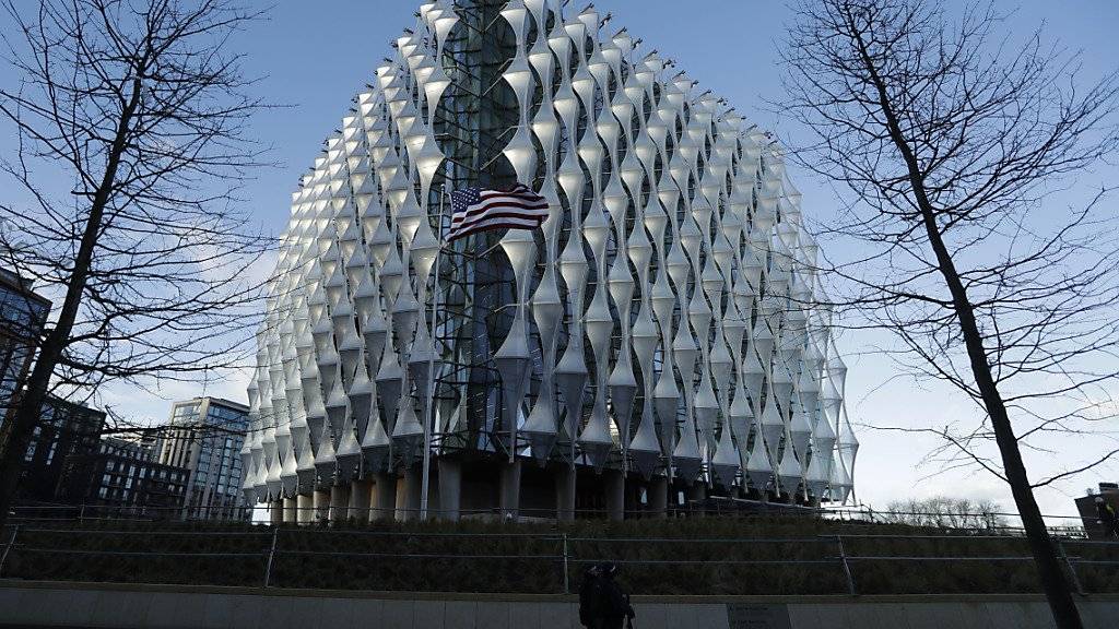 Nicht mehr zentral am Grosvenor Square, aber dafür angeblich sicherer: die neue US-Botschaft in London.