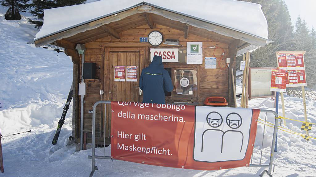Bergbahnen Graubünden fordert eine Gleichbehandlung mit dem ÖV und hofft auf eine kontrollierte Öffnung der Skigebiete wie im letzten Winter. (Archivbild)