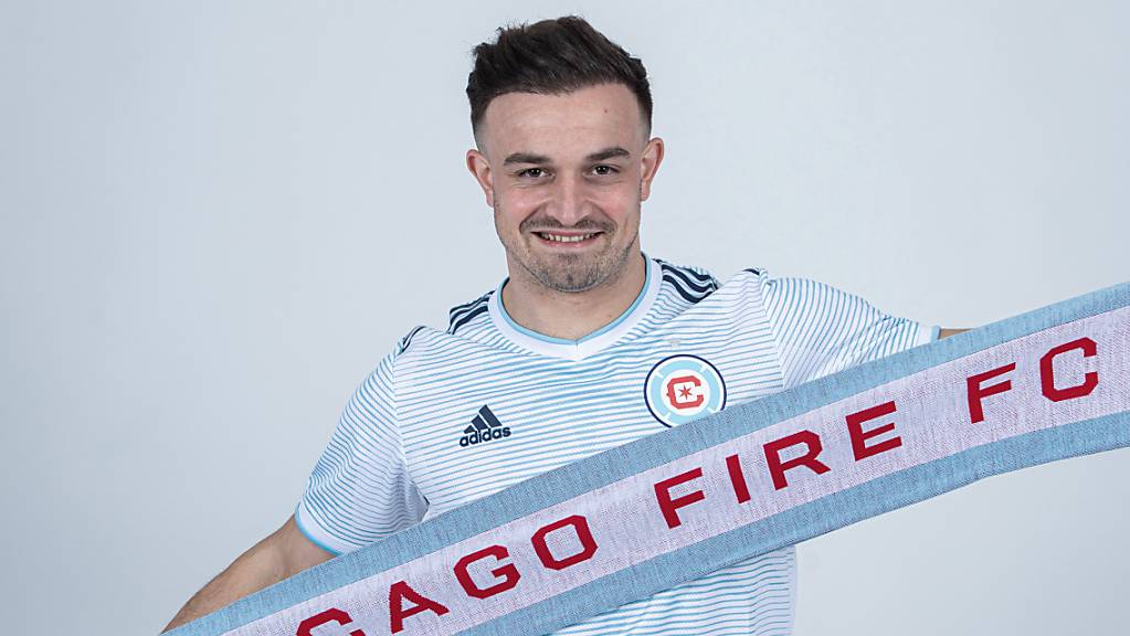 Xherdan Shaqiri posiert im Trikot seines neuen Klubs Chicago Fire.