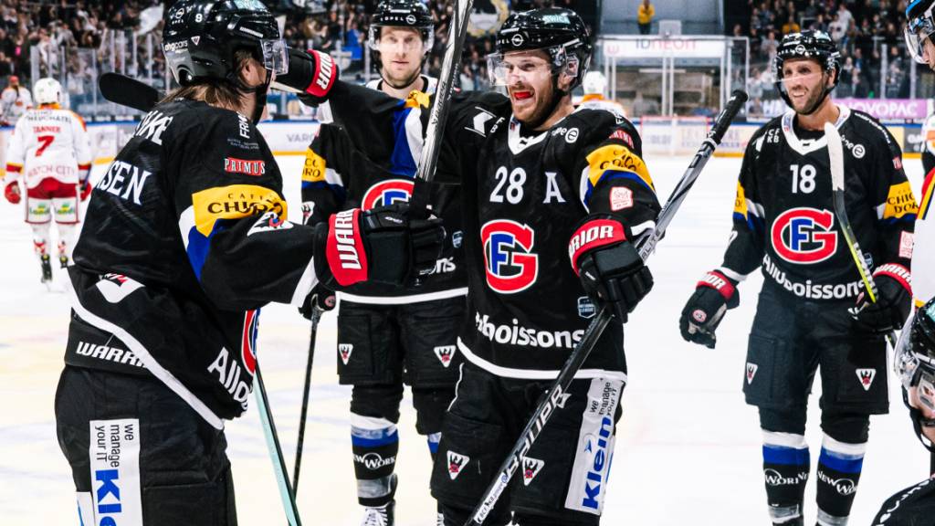Fribourg Gottéron bejubelt den Sieg über Biel und die Tabellenführung