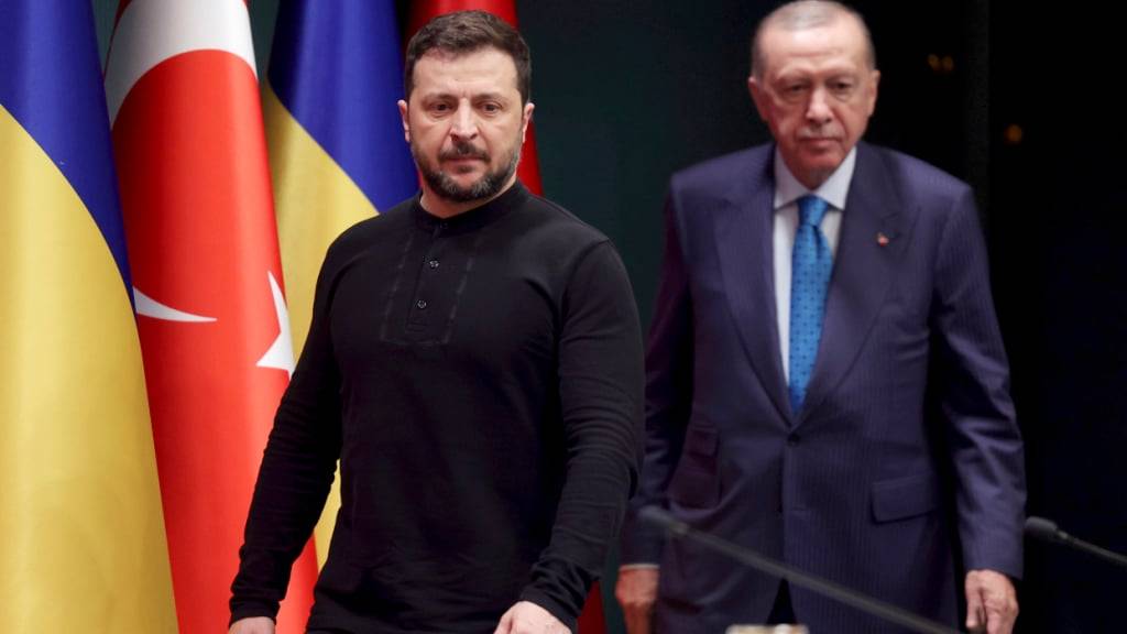 ARCHIV - Der türkische Präsident Recep Tayyip Erdogan (r) und der ukrainische Präsident Wolodymyr Selenskyj kommen in Ankara zu einer gemeinsamen Pressekonferenz. Foto: Yavuz Ozden/DIA Photo/dpa