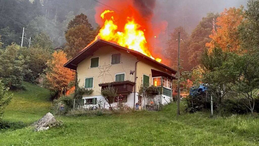 Eine Person vermisst nach Brand in Einfamilienhaus in Gurtnellen UR