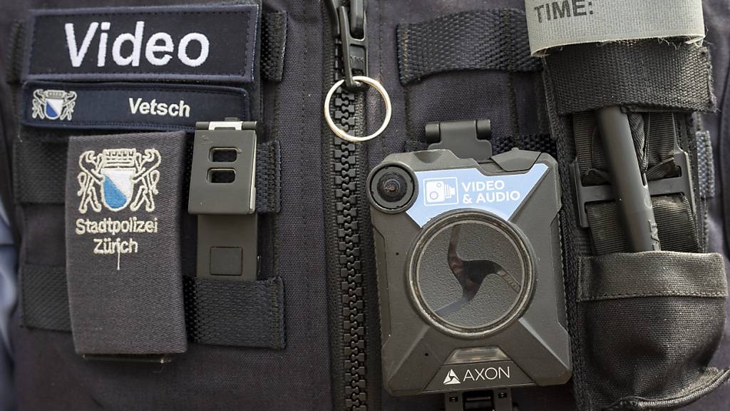 Stadtpolizei Zürich ist ab heute mit Bodycams unterwegs
