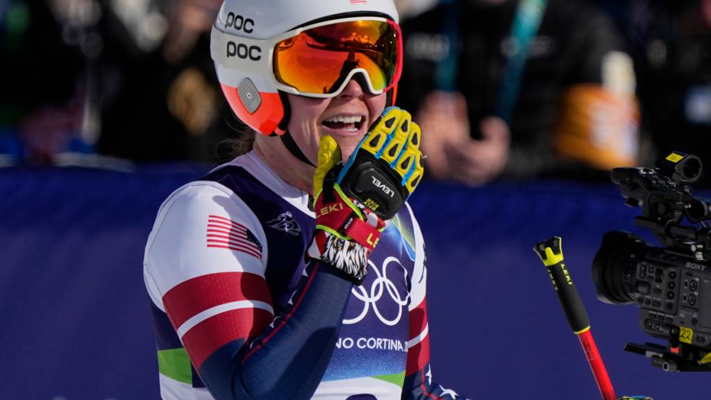 Freud und Leid im amerikanischen Team: Breezy Johnson sichert sich Gold in der Abfahrt, Lindsey Vonn stürzt schwer