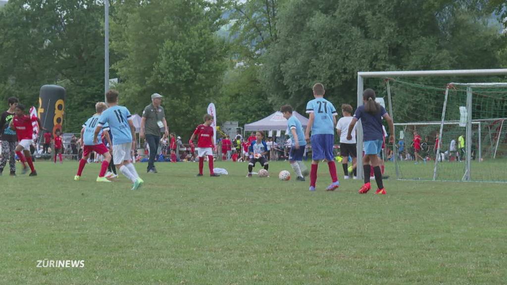 Leidenschaft Fussball: in Dietikon findet das grösste Schülerfussball-Turnier statt