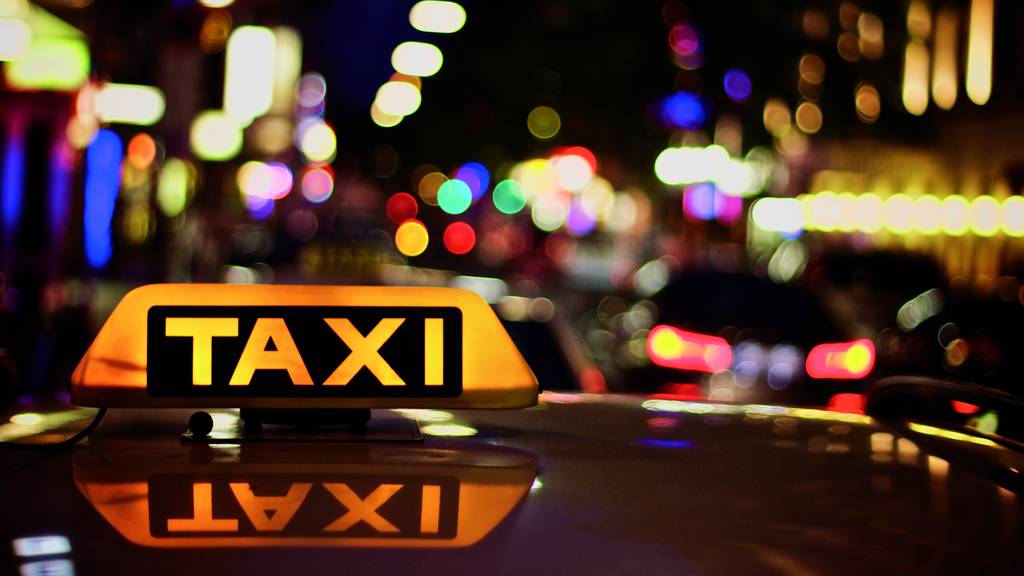 Aggressive Passagiere gehen auf Taxifahrer im FM1-Land los
