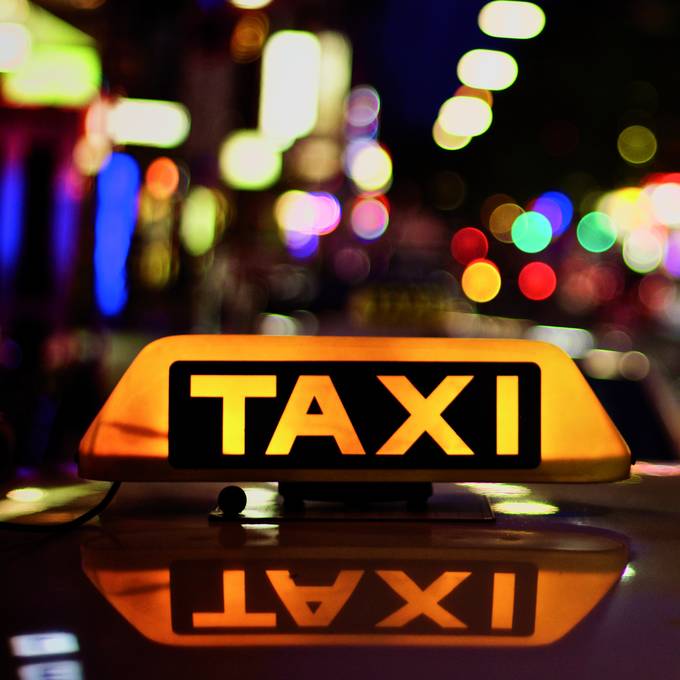 Aggressive Passagiere gehen auf Taxifahrer im FM1-Land los
