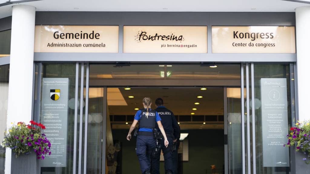 In Pontresina läuft seit Montag der Prozess gegen fünf Angeklagte. Ihnen wird im Zusammenhang mit dem Bergsturz am Piz Cengalo mit acht Todesopfern mehrfache fahrlässige Tötung vorgeworfen.