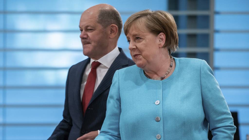 Der deutsche Finanzminister Olaf Scholz und die Bundeskanzlerin Angela Merkel rufen ihre EU-Partner zur Kompromissbereitschaft bei den Verhandlungen über den EU-Wiederaufbauplan auf. (Archivbild)