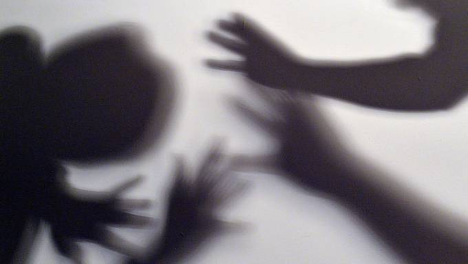 Kindesmisshandlung: Anwalt beschuldigt Vormundschaftsbehörde schwer